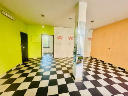 Lokal 60 m z witrynami blisko centrum Strzelina