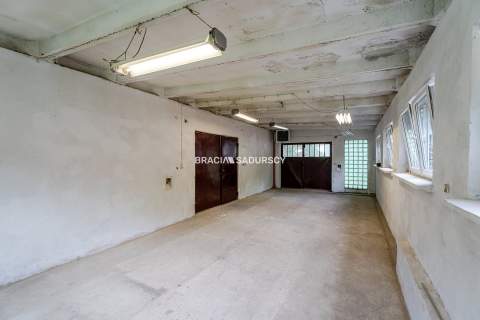 200m2 usługowo-magazynowego, duży parking