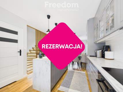 Trzykondygnacyjny bliźniak o wysokim standardzie