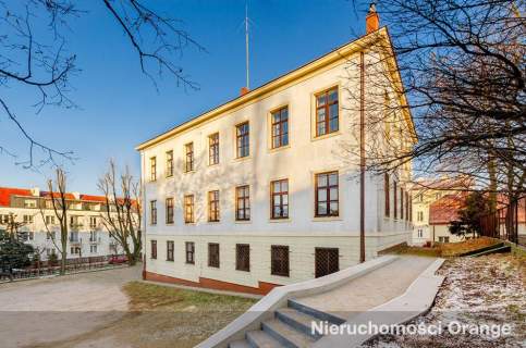 Budynek biurowy w ścisłym centrum miasta