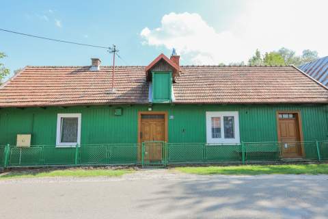 Dom z budynkiem gospodarczym - Bobrowniki Małe 