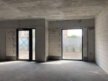 Duży lokal z placem zabaw przy metro Mińska
