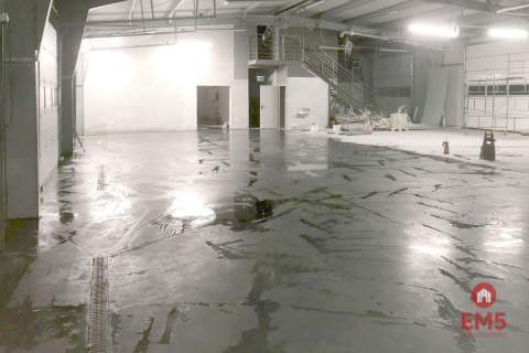 Hala z zapleczem biurowo-socjalnym, 570 m2