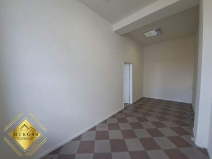 Dwupomieszczeniowe biuro w centrum