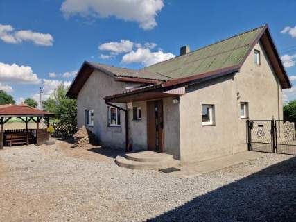 Sprzedam piękne siedlisko dom 100 m2 i budynki staw - Przedecz