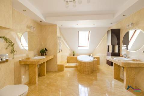 WYJĄTKOWO ZADBANY DOM Z GARAŻEM I CUDNYM OGRODEM