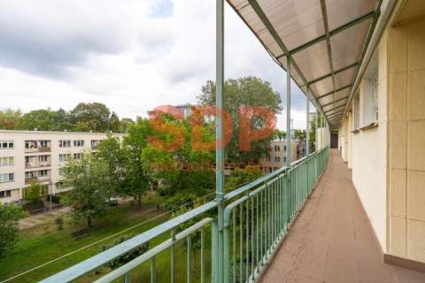 Przy metrze, ciche i jasne, idealne dla singla lub pary