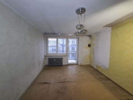 Na sprzedaż mieszkanie do remontu balkon piwnica susza