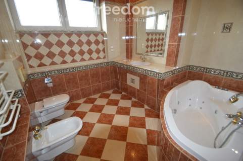 Duży dom 300 m2/3 mieszkania/pod najem/ogród/garaż