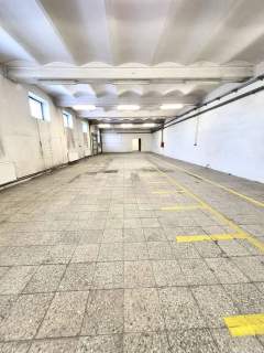 Hala z zapleczem biurowym
