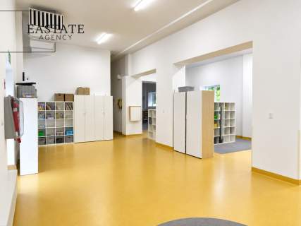 Lokal 300 m2-2 wejścia-duże możliwości adaptacyjne