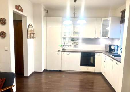 Salon z aneksem i sypialnia, balkon, garaż