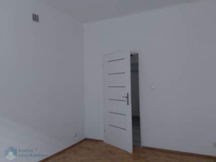 Przy Placu Hallera po remoncie