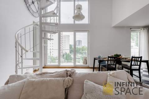 Unikatowy dwupoziomowy loft Praga Płd. Parking