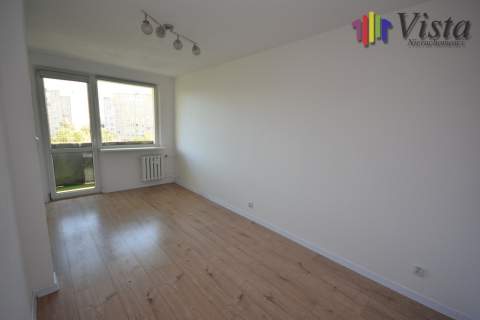 dwa pokoje z dużym balkonem
