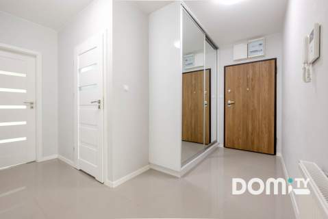 Nowoczesne, zadbane, taras, dwustronne, parking