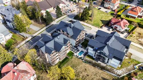 widok na basen inwestycja balkon własna sauna