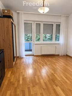 3pokoje na parterze z loggią i miejscem w garażu.