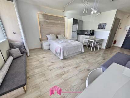 Apartament 30 m od plaży z miejscem postojowym