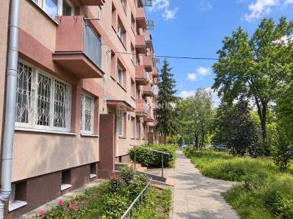 Dwa pokoje z balkonem i piwnicą na Grochowie