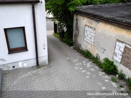 Działka z budynkiem biurowym w centrum Przedborza