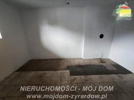 Piętrowy dom w zabudowie bliźniaczej, blisko PKP.