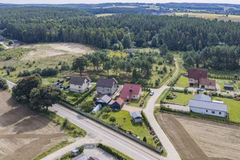 Dom z widokiem na las z dużą działką