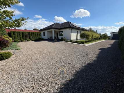 Dom wolnostojący, Parterowy, Do wejścia,