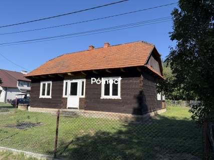 DOM Z PEŁNYCH BALI DREWNIANYCH BUCZKÓW, GM. RZEZAWA 9,30 AR