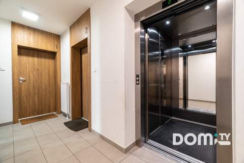 Nowoczesne, zadbane, taras, dwustronne, parking