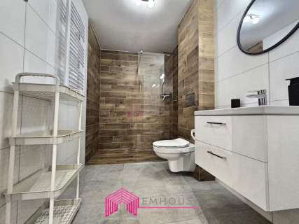 Apartament 300 m od plaży z m. postojowym i komórką lokatorską