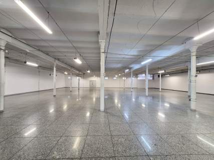 Przestronny lokal -900 m- usługi/magazyn/produkcja