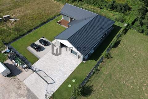 Nowoczesny dom z częścią firmową - 303 m 