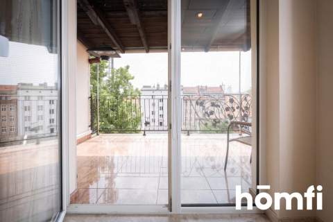 Penthouse z fotowoltaika i szklanym sufitem