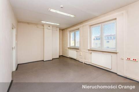 Budynek biurowy na dużej działce w centrum miasta