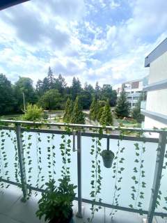 2 pokoje z widokiem na Park Grabiszyński Balkon