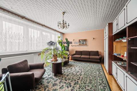 DOM W ZABUDOWIE SZEREGOWEJ DO WLASNEJ ARANŻACJI