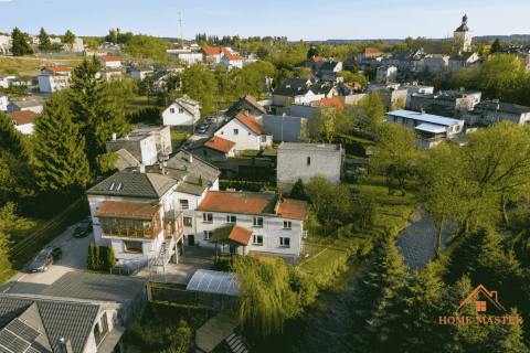 z linią brzegową rzeki Wel