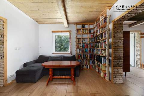 DREWNIANY DOM PO GRUNTOWNYM REMONCIE NA 1,35 HA -