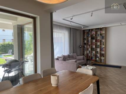 Nowoczesny dom z basenem 210 m2