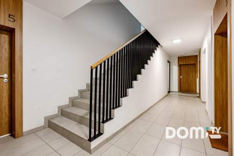 Nowoczesne, zadbane, taras, dwustronne, parking