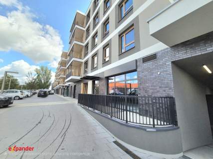 Lokal na Starym Mieście w apartamentowcu nad rzeką
