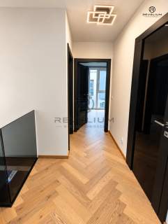 76,6 m 4 POKOJE OGRÓDEK 30 m 2 ŁAZIENKI