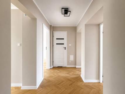3 POKOJE GENERALNY REMONT 56,5 m WINDA