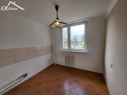WYREMONTOWANA KAWALERKA NA PARTERZE 36 m Cheł