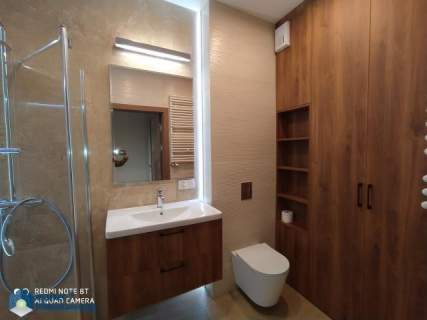 Apartament z garażem, klimatyzacją i komórką