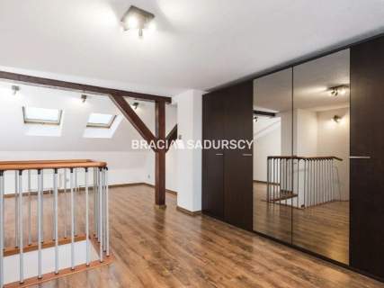 Dwupoziomowy apartament z balkonem os. zamknięte