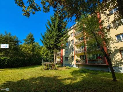 2 pokoje, 2 piętro, duży balkon, widok na skwer
