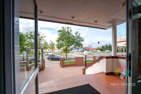 Os. Mazurskie, lokal 242,90 m2, I piętro, parking
