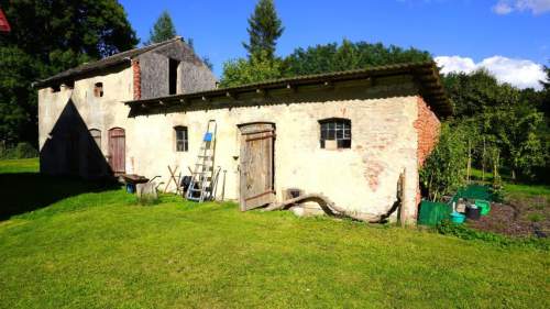 Siedlisko - dom plus teren 1,1020 ha . Kedrzyno gmina Siemyśl